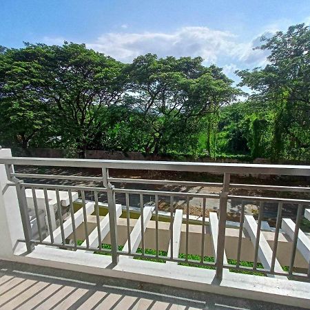 Acacia Estates Taguig Manila Exterior photo